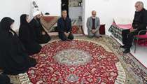 دیدار مدیرکل بنیاد شهید و امور ایثارگران خراسان جنوبی با خانواده شهیده نسترن خسروی در شهر ارسک