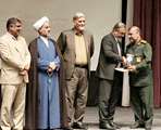 تجلیل از مدیرکل بنیاد شهید و امور ایثارگران سیستان و بلوچستان در سومین جشنواره کارمند تراز مکتب حاج قاسم